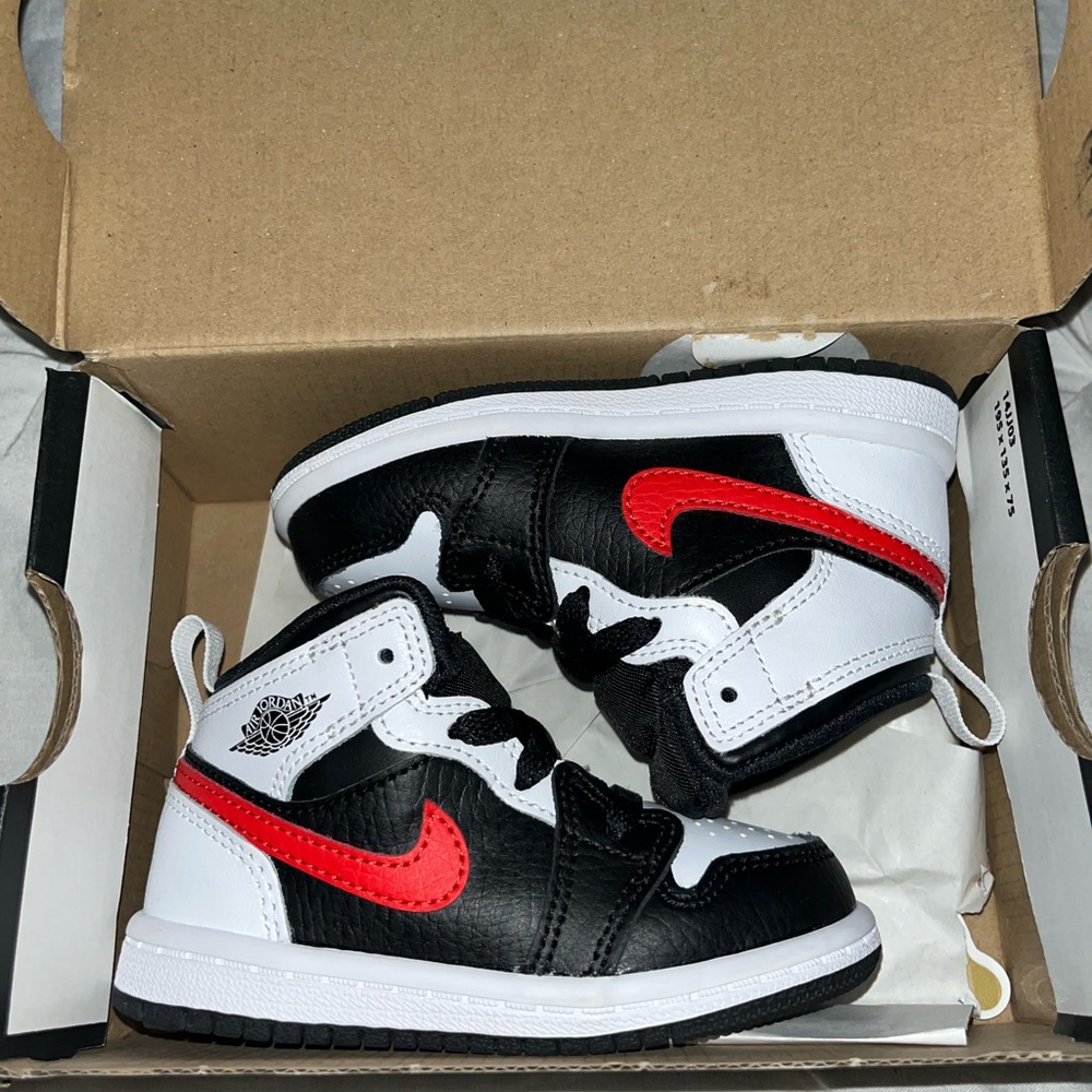 New Air Jordan 1 Mid "Chile Red” - 6c